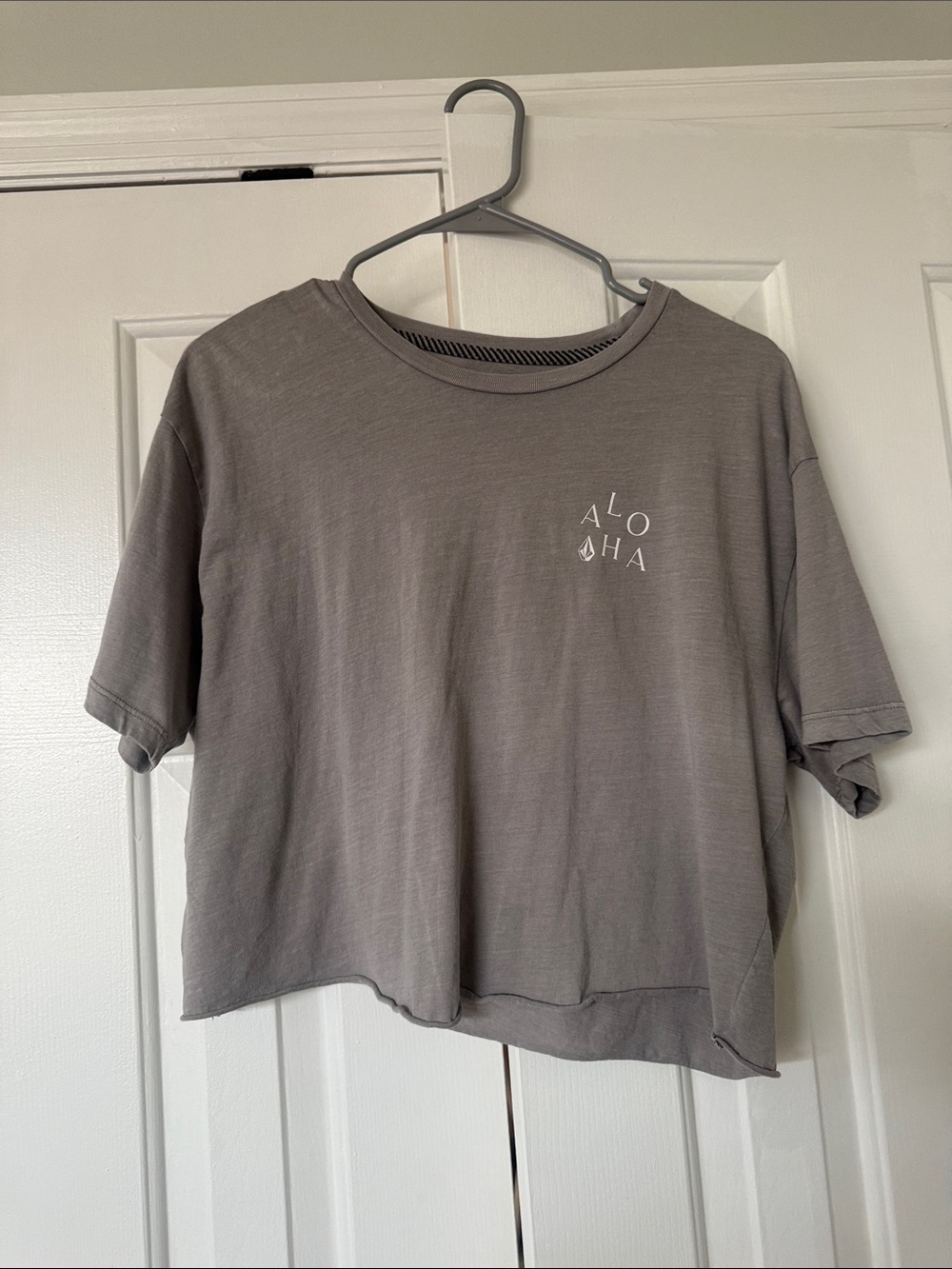 Volcom aloha cropped tee